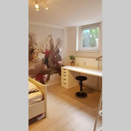 Apartment 2 Zimmer-einliegerwohnung Am Flughafen Schoenefeld *