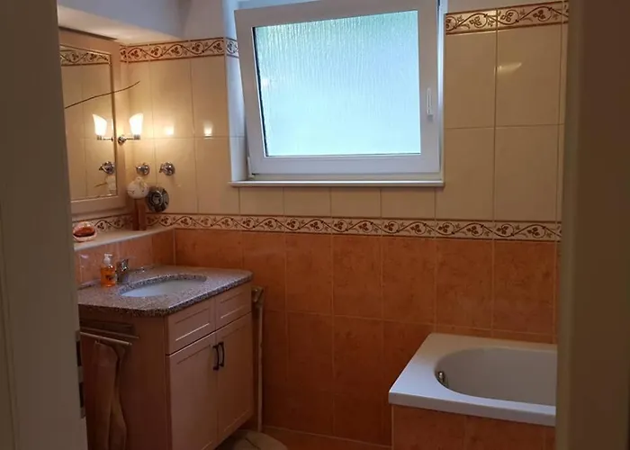 2 Zimmer-einliegerwohnung Am Flughafen Schoenefeld *