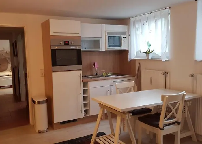 アパート 2 Zimmer-einliegerwohnung Am Flughafen Schoenefeld ベルリン