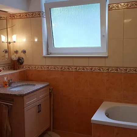 2 Zimmer-einliegerwohnung Am Flughafen Schoenefeld *